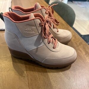 Sorel Women's Coral and Tan Wedge Boots
